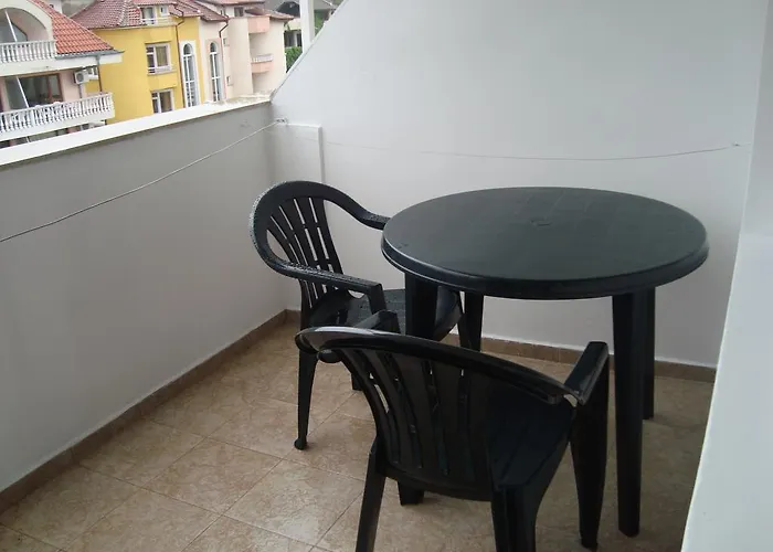 Familia Fantastiko Хотел Китен