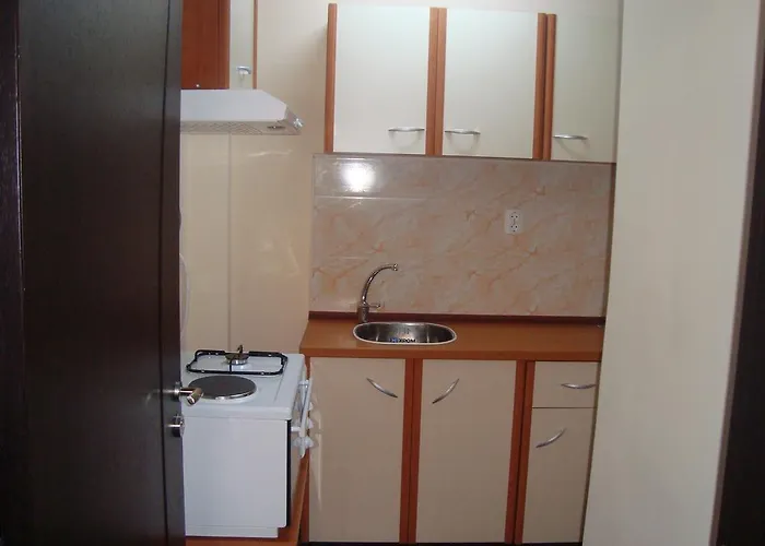 Хотел Familia Fantastiko 2*