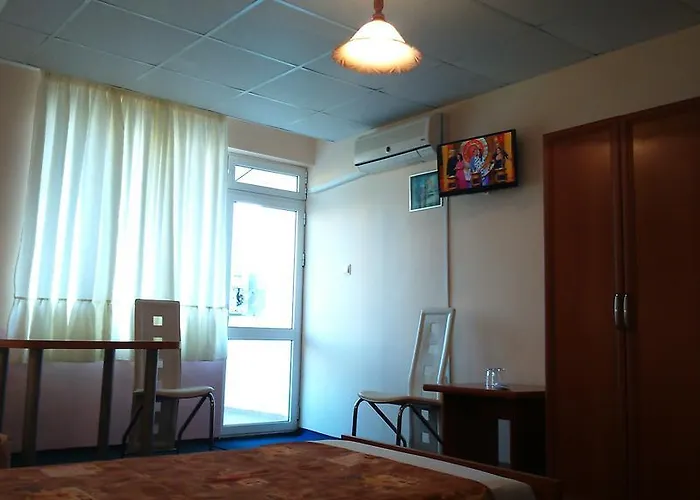 Familia Fantastiko Хотел 2*