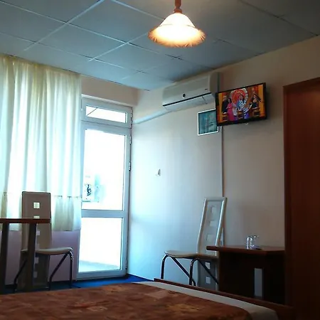 Familia Fantastiko Хотел 2*