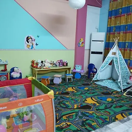 Familia Fantastiko Хотел Китен