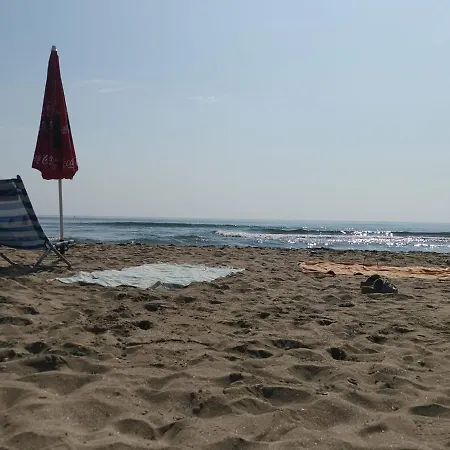 Familia Fantastiko Kiten (Burgas)