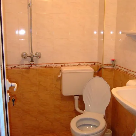 Familia Fantastiko Хотел 2*