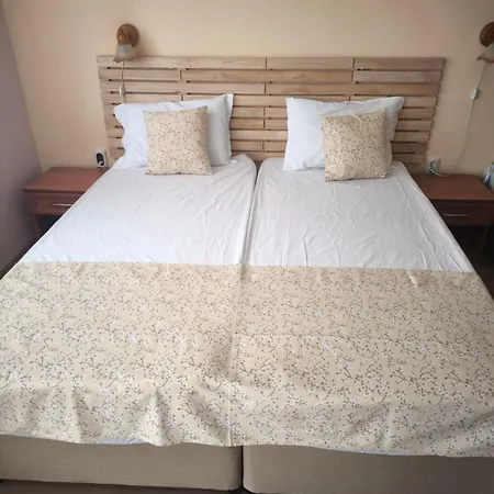 Familia Fantastiko Хотел 2*